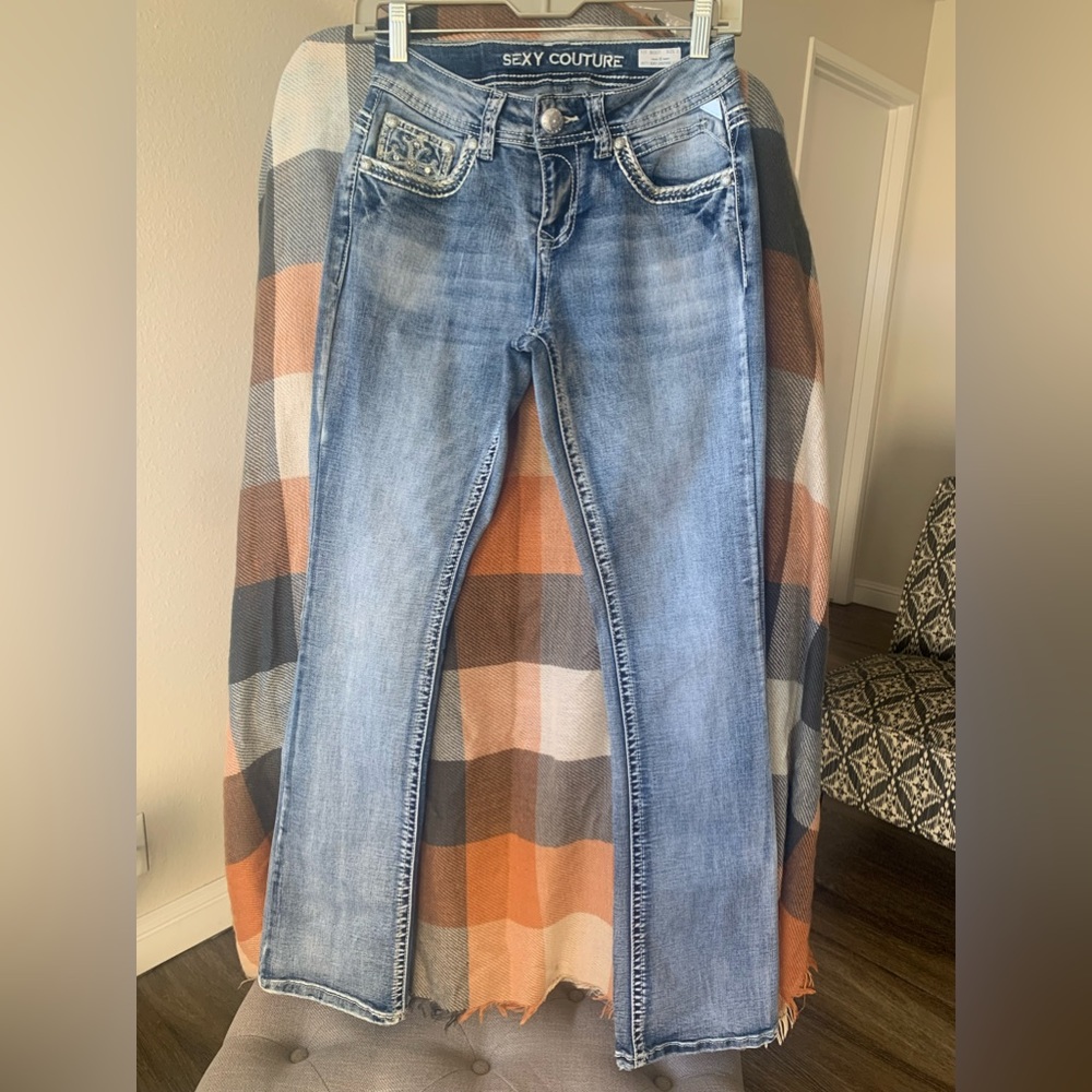 Sexy Couture jeans. sz3. Great condition. Pre-owned. Rhinestones. Fit boot style
